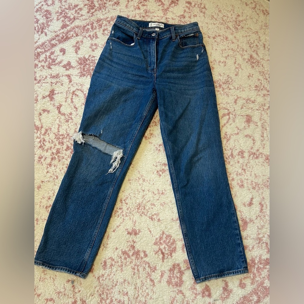 Abercrombie The 90s Slim Straight
Ultra High Rise